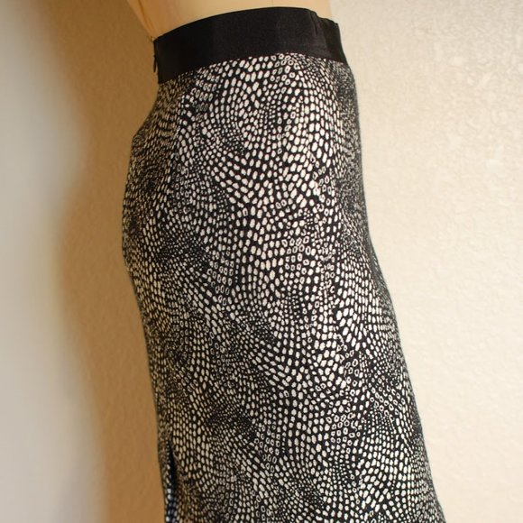 ANN TAYLOR Knit Knee High Waisted Pencil Skirt Mosaic print Black/white. (S) - Picture 7 of 16